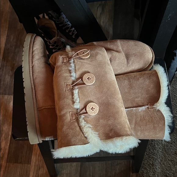 UGG Shoes - UGG Women's Chestnut Winter Boots. Thursday sale $80 if purchased before 12 mid